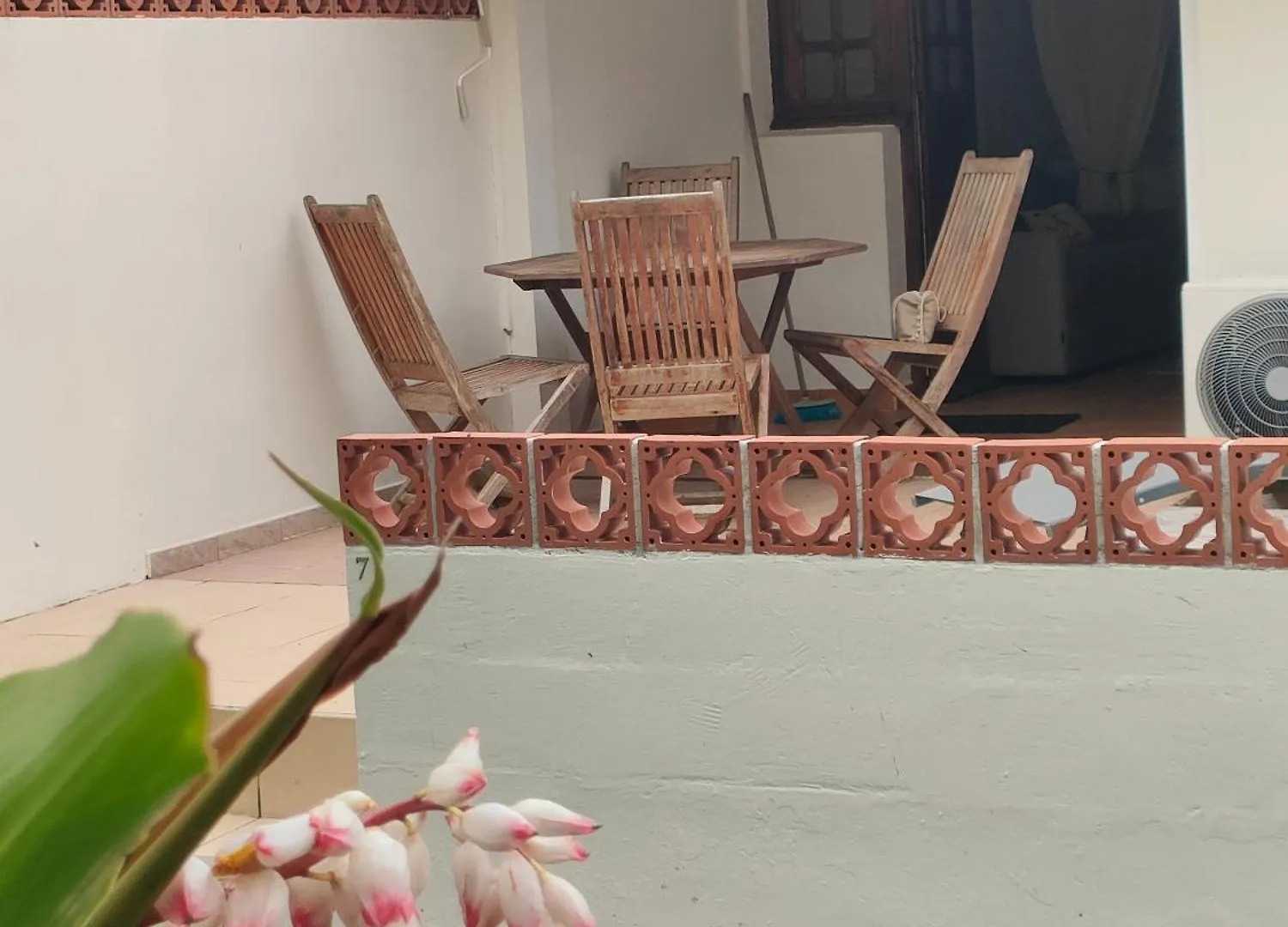 Anoli Studio Location 莱特鲁瓦西莱